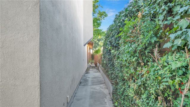 5734 Norwich, Sherman Oaks, CA 91411