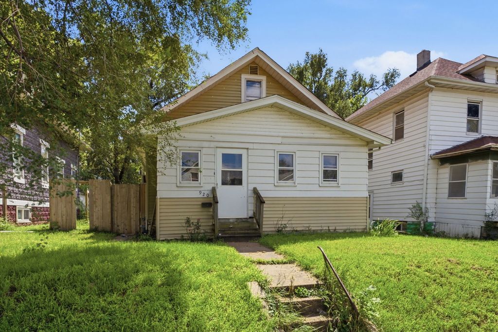 920 14th Avenue, Rock Island, IL 61201