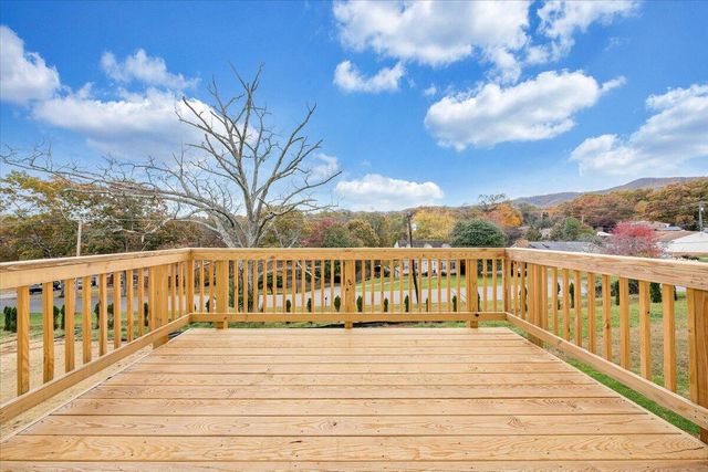 122 Parker LN, Salem, VA 24153