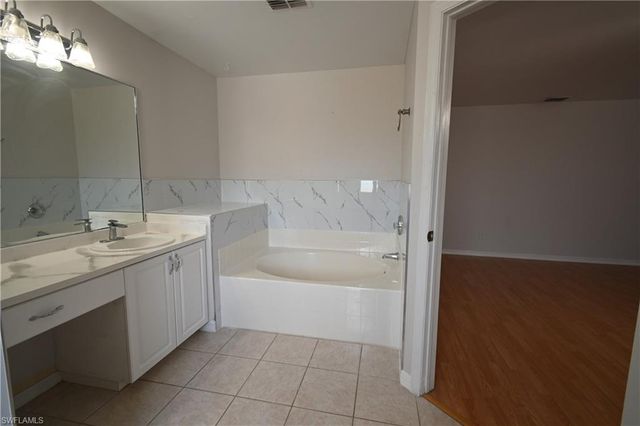136 SE 19th LN, Cape Coral, FL 33990
