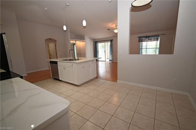 136 SE 19th LN, Cape Coral, FL 33990