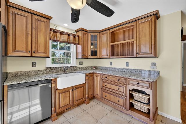 6 Aberdeen Rd, Methuen, MA 01844