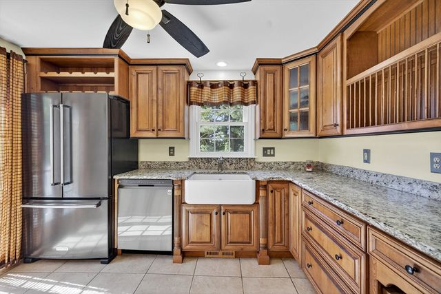 6 Aberdeen Rd, Methuen, MA 01844