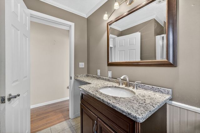 6 Aberdeen Rd, Methuen, MA 01844