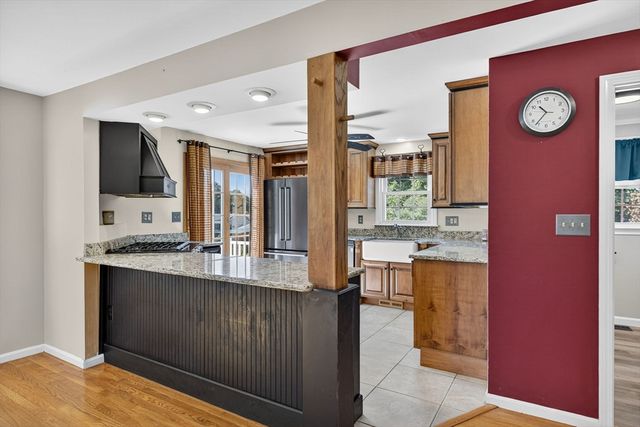 6 Aberdeen Rd, Methuen, MA 01844