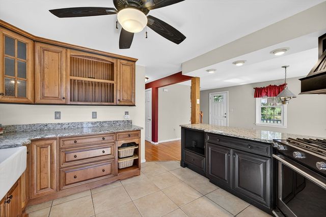 6 Aberdeen Rd, Methuen, MA 01844