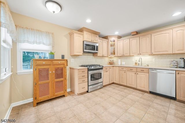 18 Cabot Ln, Kinnelon Boro, NJ 07405