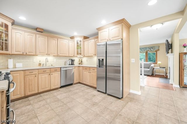 18 Cabot Ln, Kinnelon Boro, NJ 07405