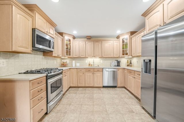 18 Cabot Ln, Kinnelon Boro, NJ 07405