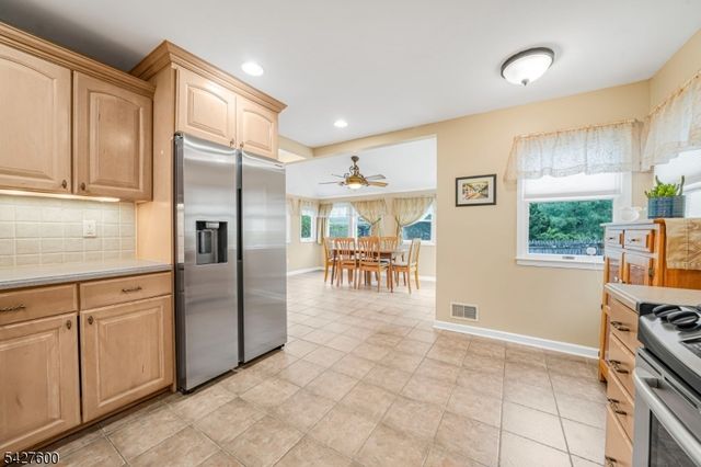 18 Cabot Ln, Kinnelon Boro, NJ 07405
