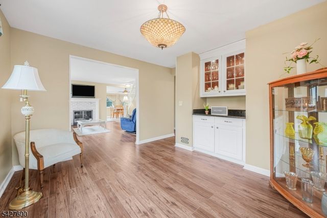18 Cabot Ln, Kinnelon Boro, NJ 07405