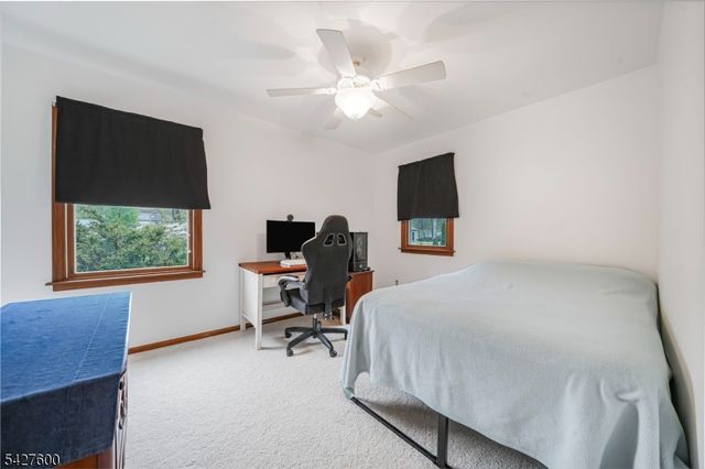 18 Cabot Ln, Kinnelon Boro, NJ 07405