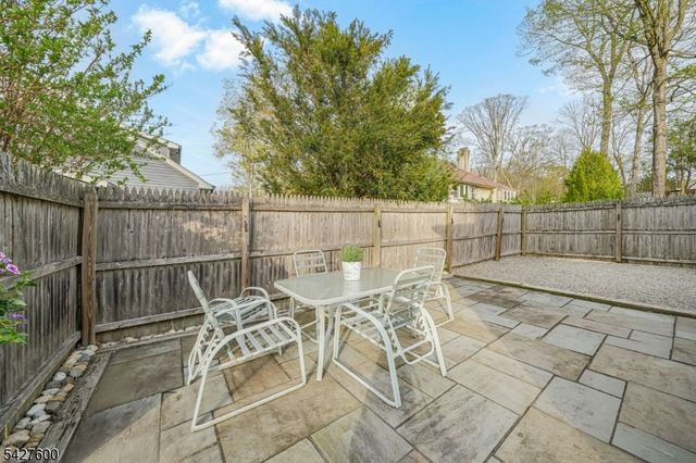 18 Cabot Ln, Kinnelon Boro, NJ 07405