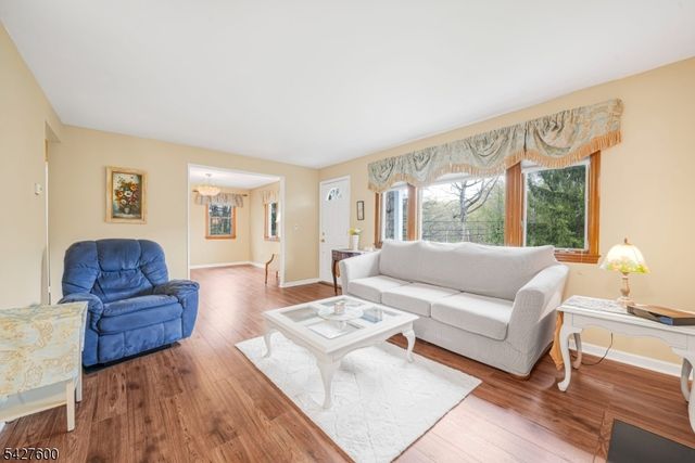 18 Cabot Ln, Kinnelon Boro, NJ 07405