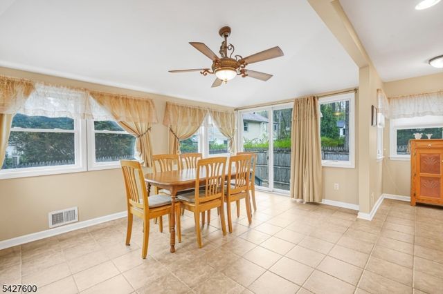18 Cabot Ln, Kinnelon Boro, NJ 07405