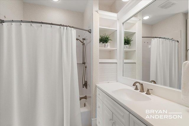 6029 Hillsborough Court, Grandville, MI 49418