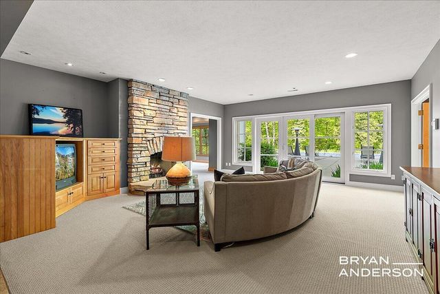 6029 Hillsborough Court, Grandville, MI 49418