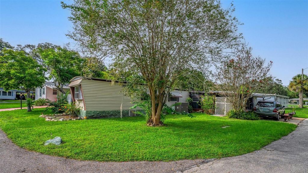 1960 PINEWOOD LANE, Mount Dora, FL 32757