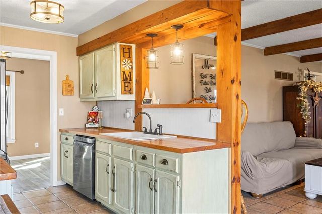 29002 E State Route B Highway, Archie, MO 64725