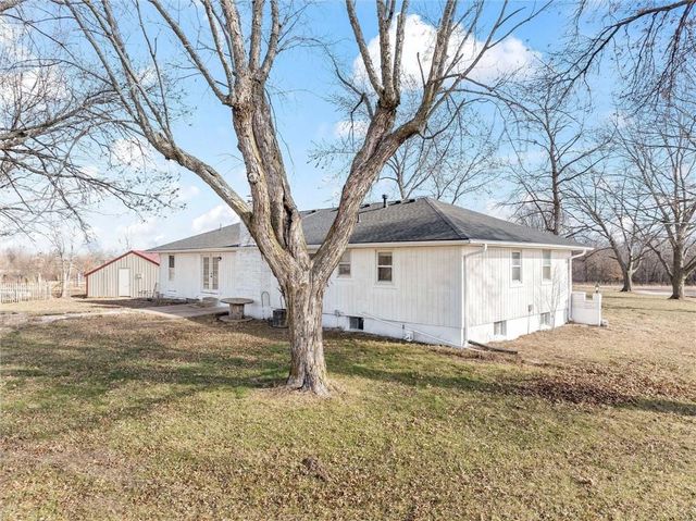 29002 E State Route B Highway, Archie, MO 64725