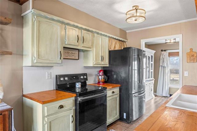 29002 E State Route B Highway, Archie, MO 64725