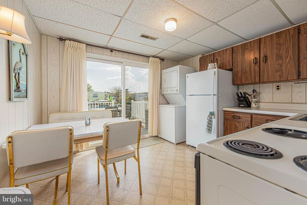 Image 11 of property listing at 211 136TH ST #211, Ocean City, MD 21842