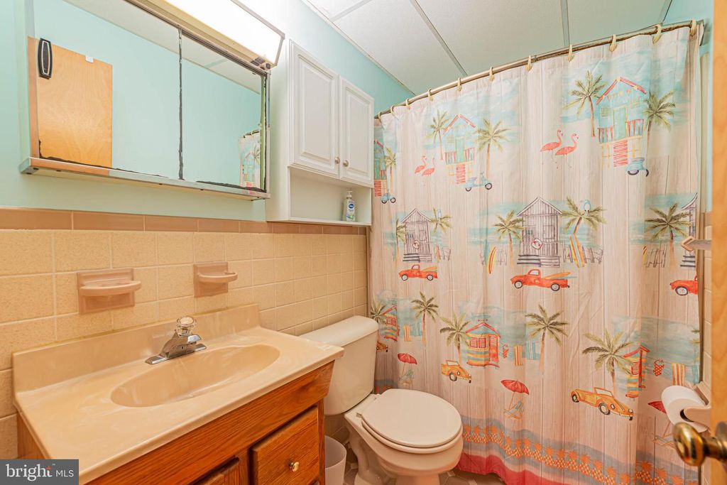 Image 16 of property listing at 211 136TH ST #211, Ocean City, MD 21842