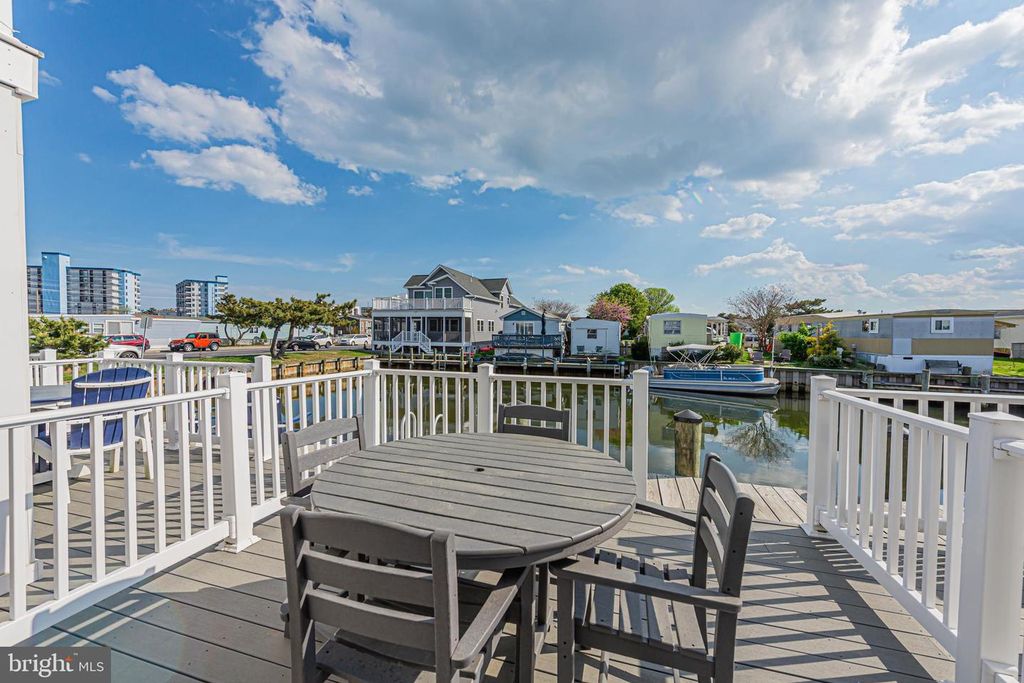 Image 20 of property listing at 211 136TH ST #211, Ocean City, MD 21842