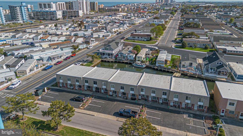 Image 24 of property listing at 211 136TH ST #211, Ocean City, MD 21842