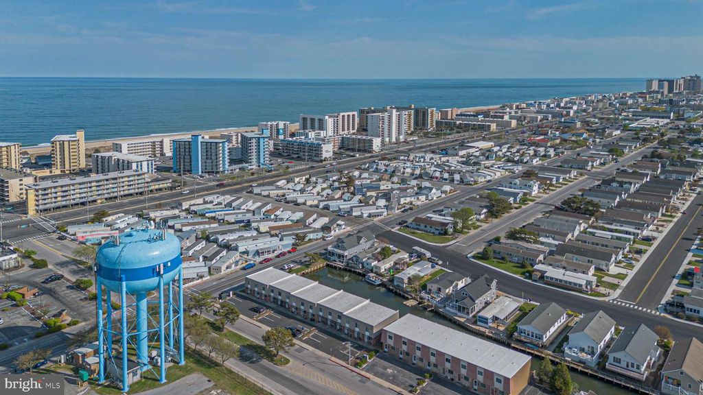 Image 25 of property listing at 211 136TH ST #211, Ocean City, MD 21842