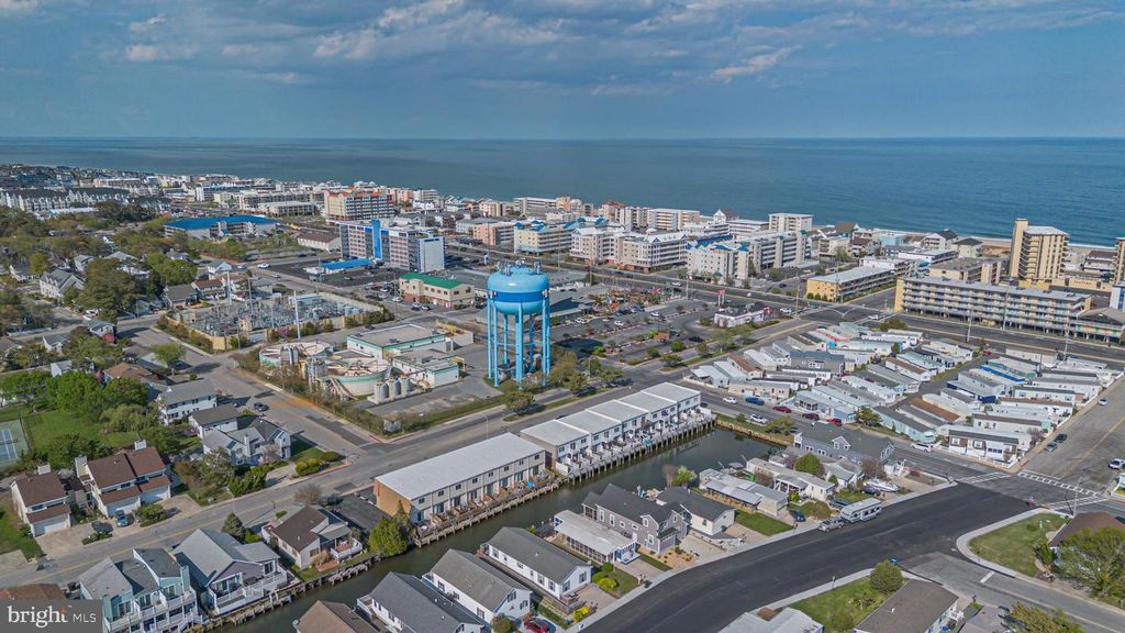 Image 26 of property listing at 211 136TH ST #211, Ocean City, MD 21842