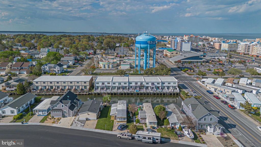 Image 27 of property listing at 211 136TH ST #211, Ocean City, MD 21842