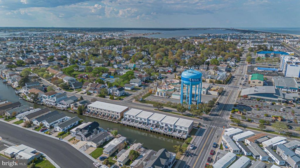 Image 28 of property listing at 211 136TH ST #211, Ocean City, MD 21842