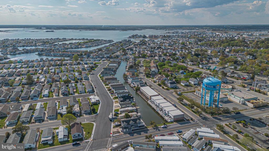 Image 29 of property listing at 211 136TH ST #211, Ocean City, MD 21842