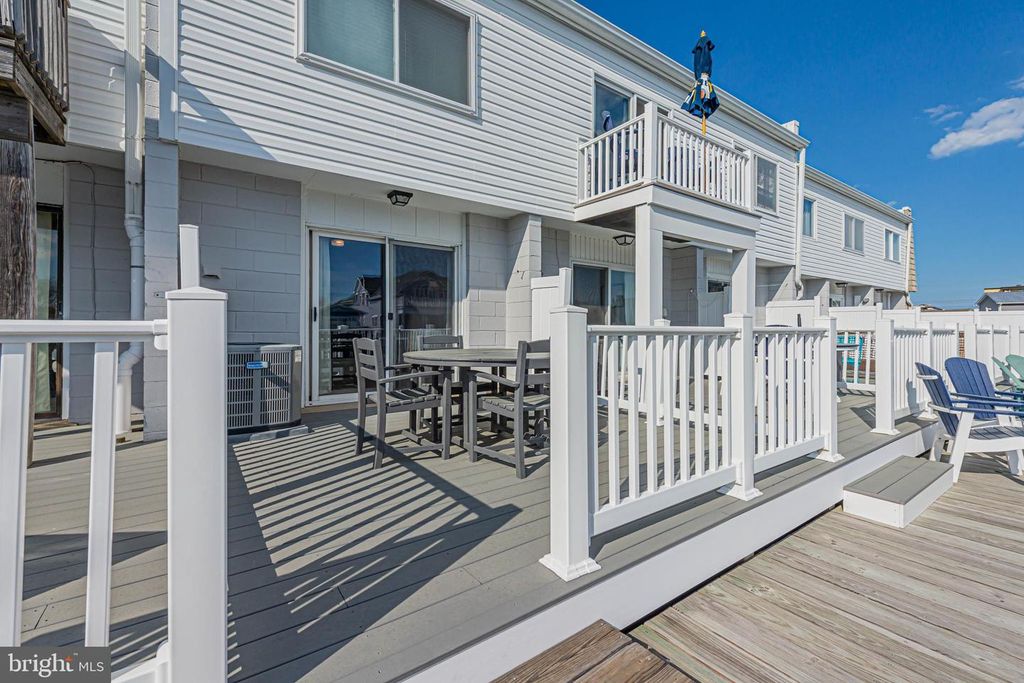 Image 3 of property listing at 211 136TH ST #211, Ocean City, MD 21842