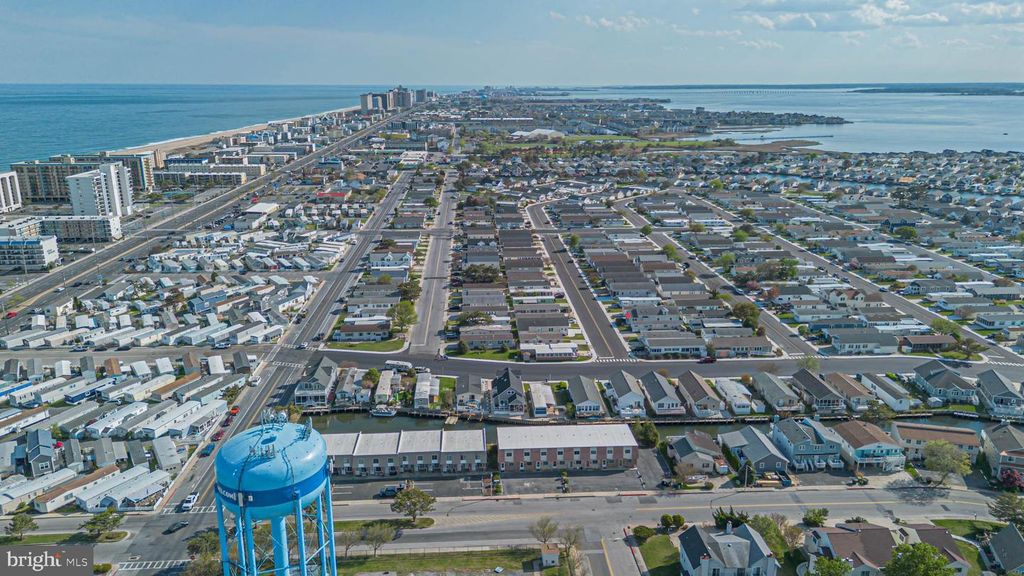 Image 30 of property listing at 211 136TH ST #211, Ocean City, MD 21842