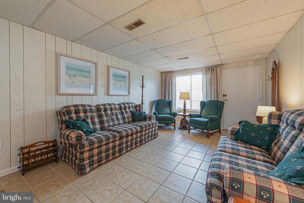 Image 8 of property listing at 211 136TH ST #211, Ocean City, MD 21842