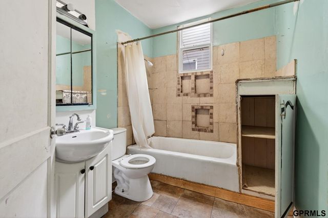 2209 N 16th Street, Omaha, NE 68110