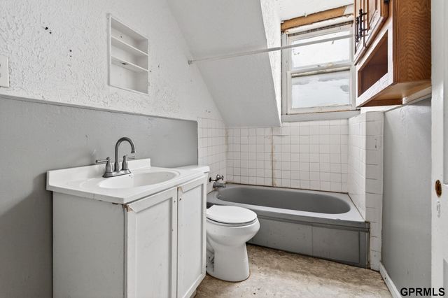 2209 N 16th Street, Omaha, NE 68110