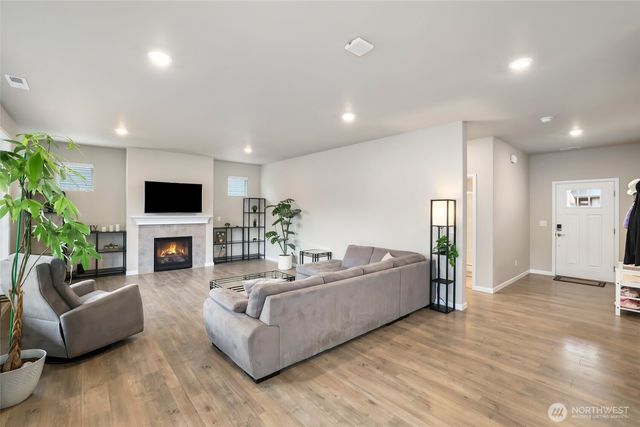 25704 207th Place SE, Covington, WA 98042