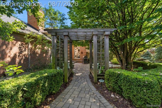 7115 Old Mill Road, Bloomfield Hills, MI 48301