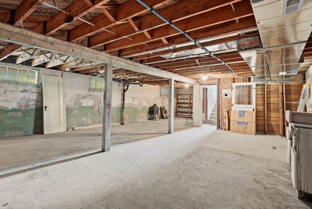 2921 N West Oval St, Spokane, WA 99205