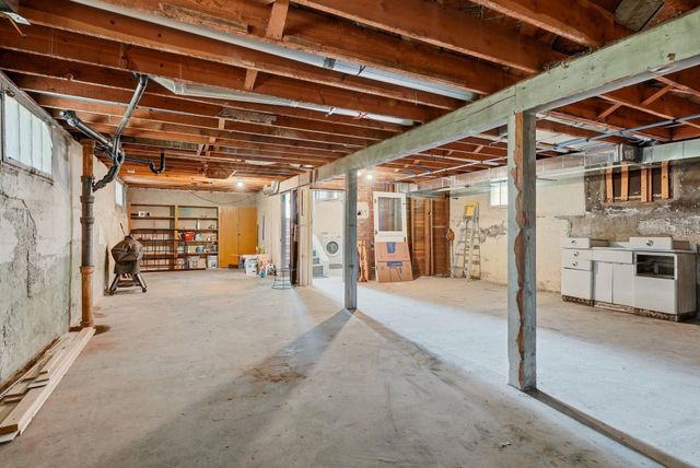 2921 N West Oval St, Spokane, WA 99205