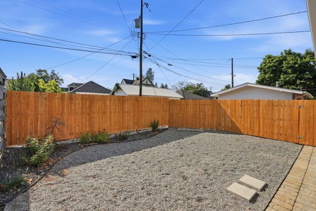 2921 N West Oval St, Spokane, WA 99205
