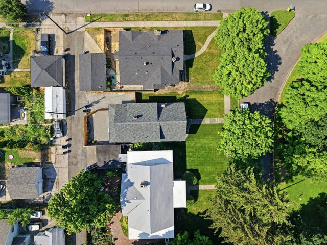 2921 N West Oval St, Spokane, WA 99205