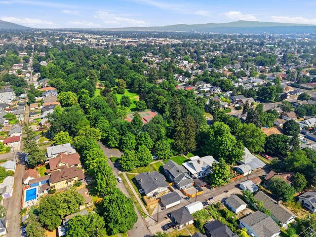 2921 N West Oval St, Spokane, WA 99205