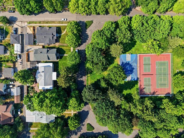2921 N West Oval St, Spokane, WA 99205