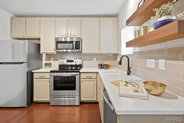 6329 Potomac Street, St Louis, MO 63139