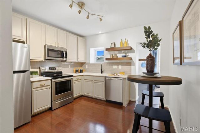 6329 Potomac Street, St Louis, MO 63139