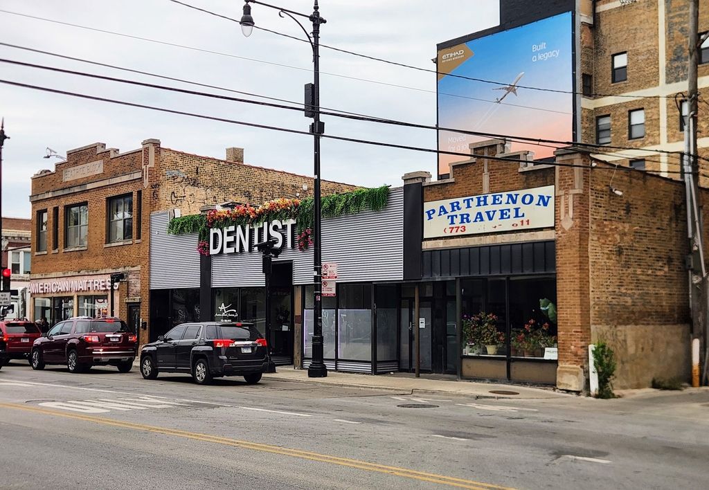 2413 W Lawrence Avenue, Chicago, IL 60625